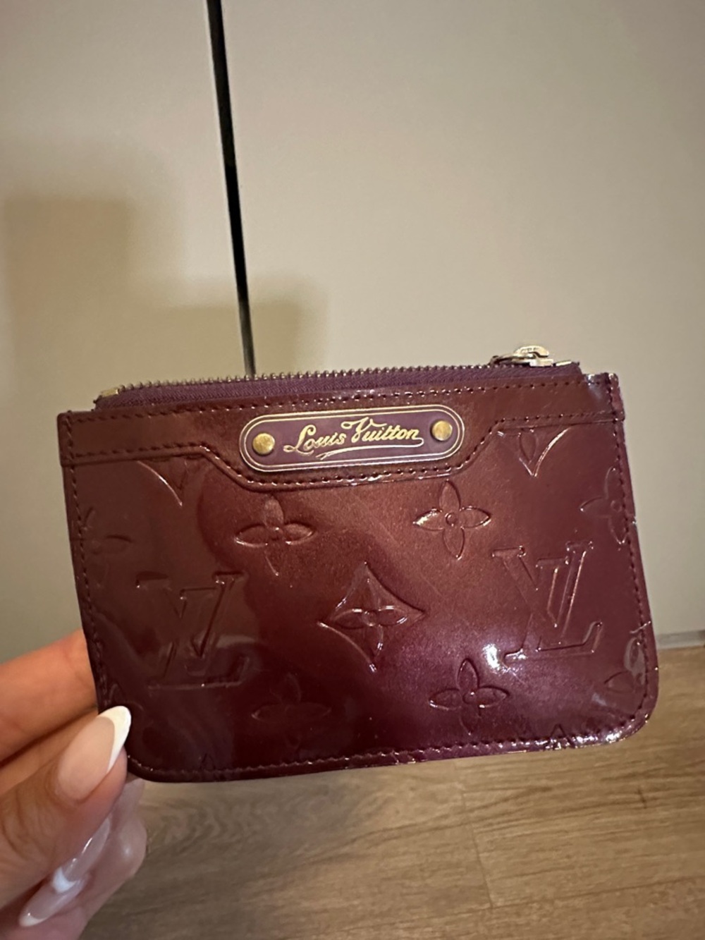 Louis Vuitton Burgundy Monogram Vernis Key & Card Holder with Gold Chain - Picture 5 of 7